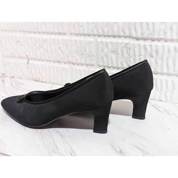 Night Life Women's Black Fabric Rosette Trimmed Pump  Flat Shoe Size 9M - Picture 4 of 9